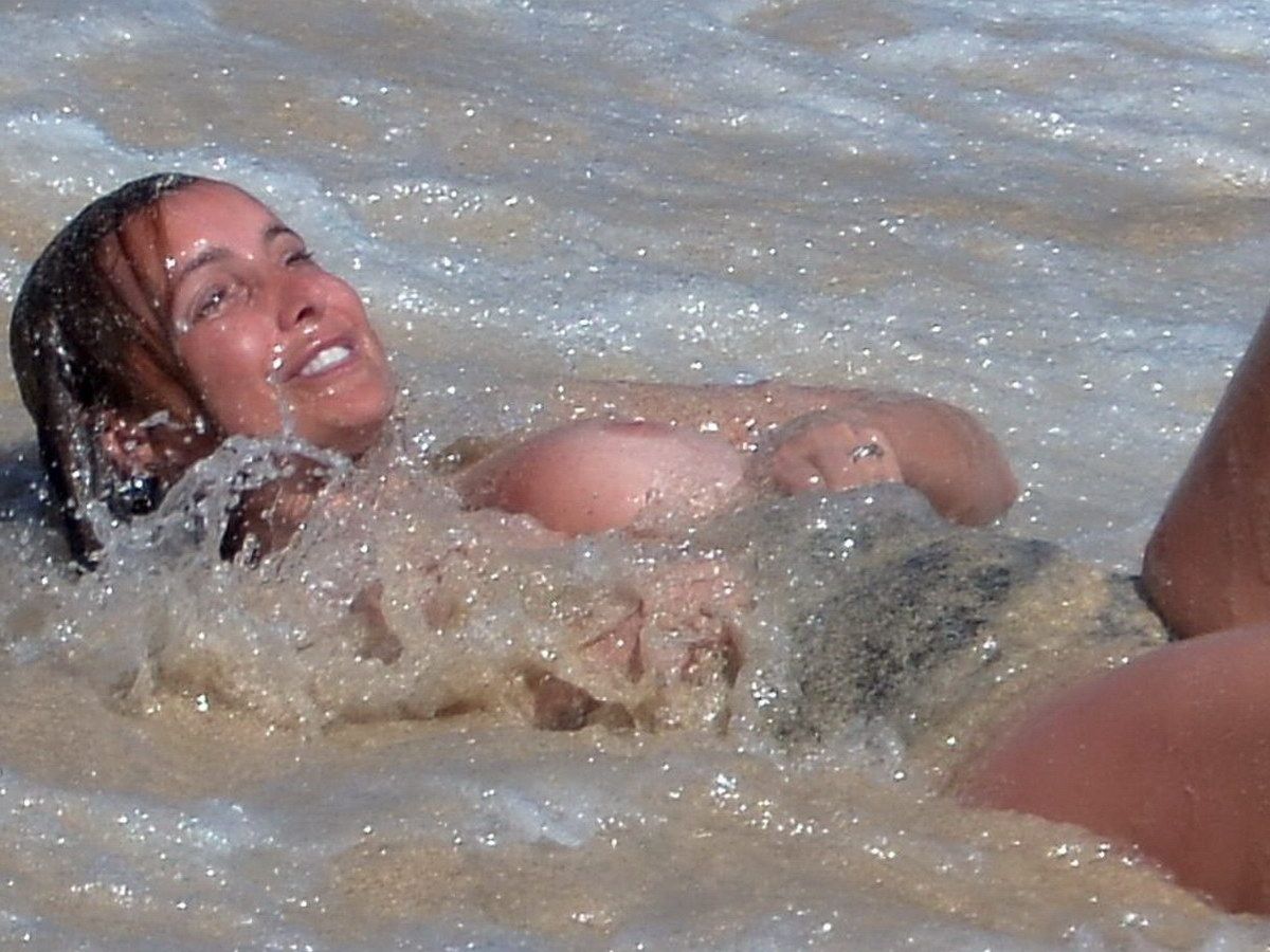 IMGBOC.COM - Louise Redknapp topless on the beach in St Barts 7x UHQ 1.jpg -