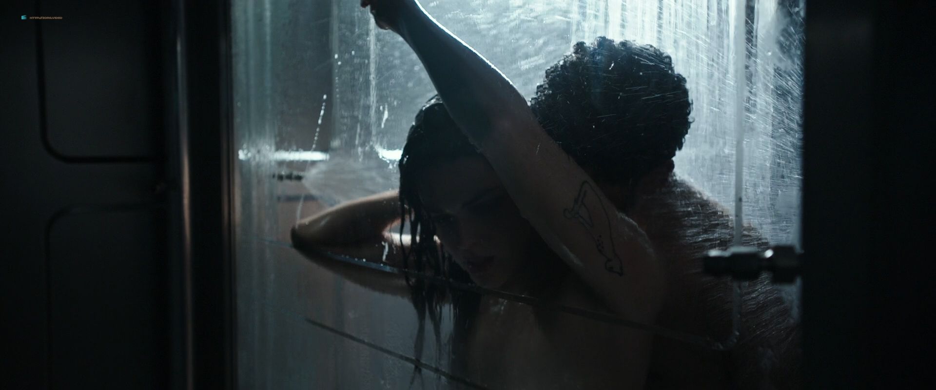 IMGBOC.COM - Callie Hernandez - Alien Covenant 1080p BluRay nude shover sex  scene (2).jpg -