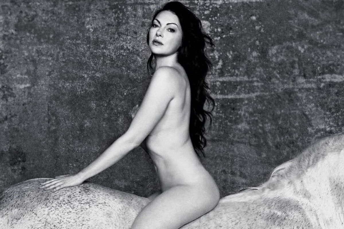 IMGBOC.COM - Laura Prepon nude People Magazine photo 2014 May HQ 1.jpg -