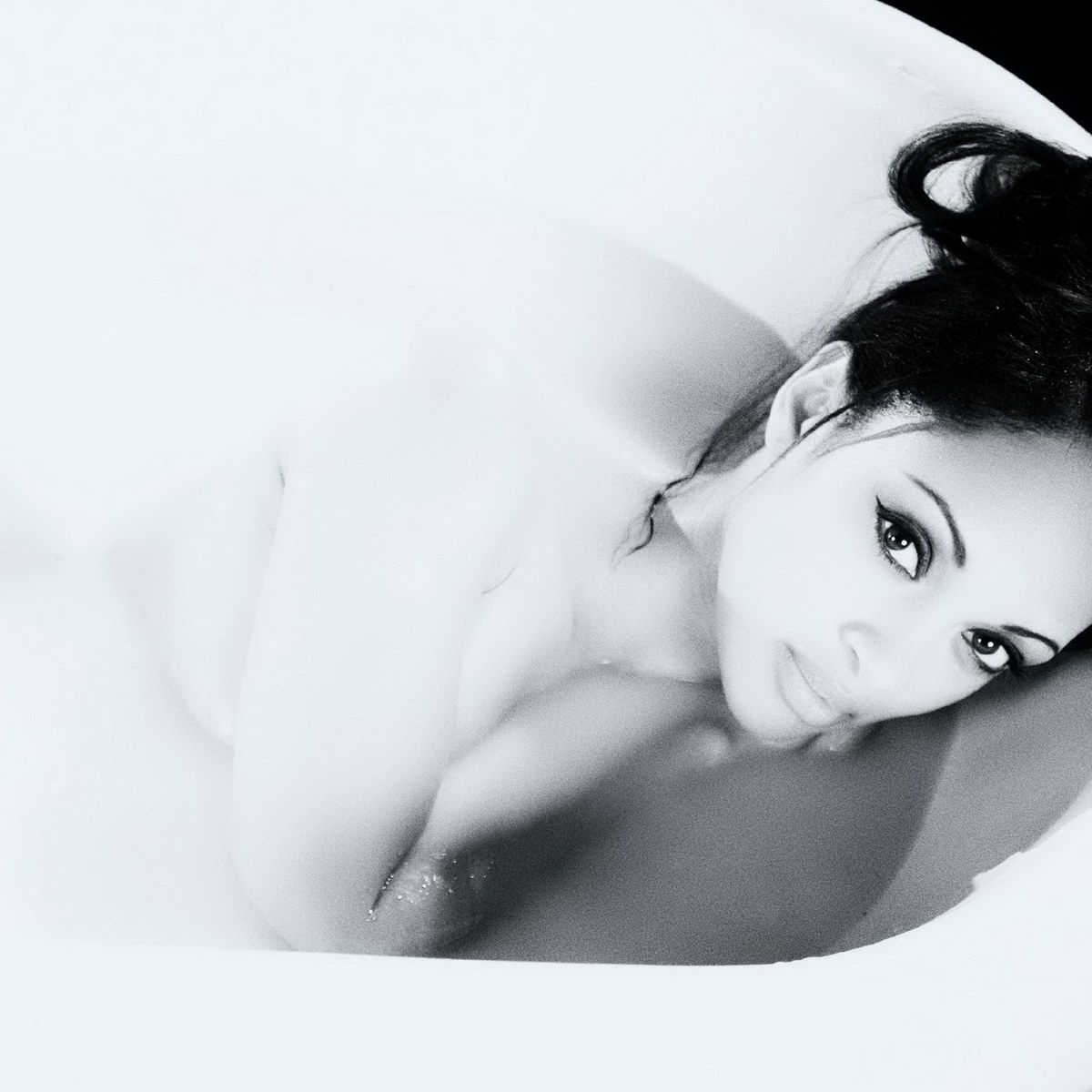 IMGBOC.COM - Cynthia Addai Robinson nude in The Tub TJ Scott photoshoot 5x  HQ 3.jpg -