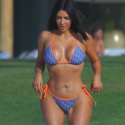 Kim Kardashian and Kourtney Kardashian big asses in tiny bikinis candids on the beach in Mexico 28x UHQ photos