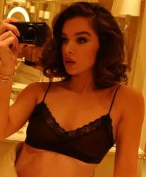 Hailee Steinfeld taking sexy selfie in a mirror HQ